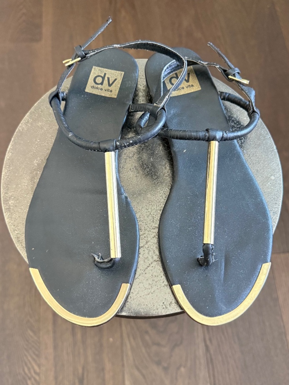 DV by Dolce Vita Black Gold T-Bar Thong Sandals Women's Size 8 Ankle Strap